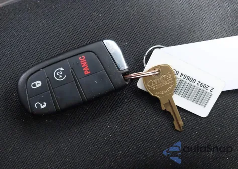 2016 Jeep Renegade Latitude z USA, uszkodzony, nr VIN ZACCJBBT7GPD71061